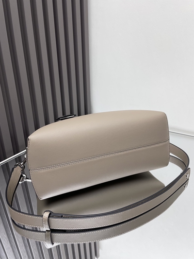 フェンディバッグ角部分ディテール